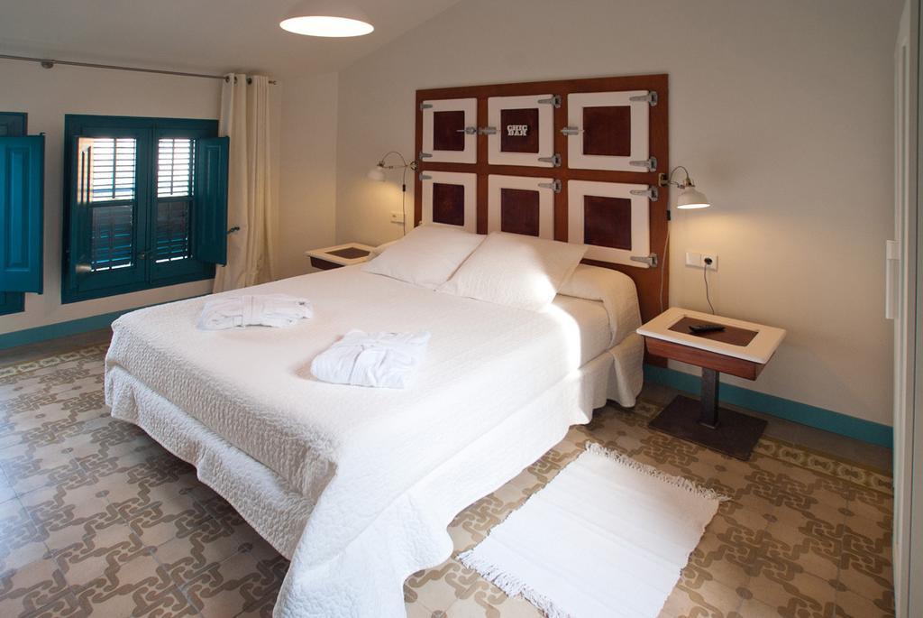 Hotel Hostal Chic 산펠리우데기솔스 객실 사진