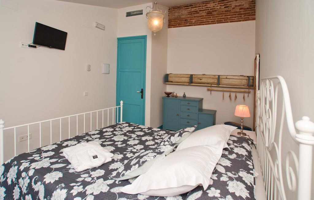 Hotel Hostal Chic 산펠리우데기솔스 객실 사진