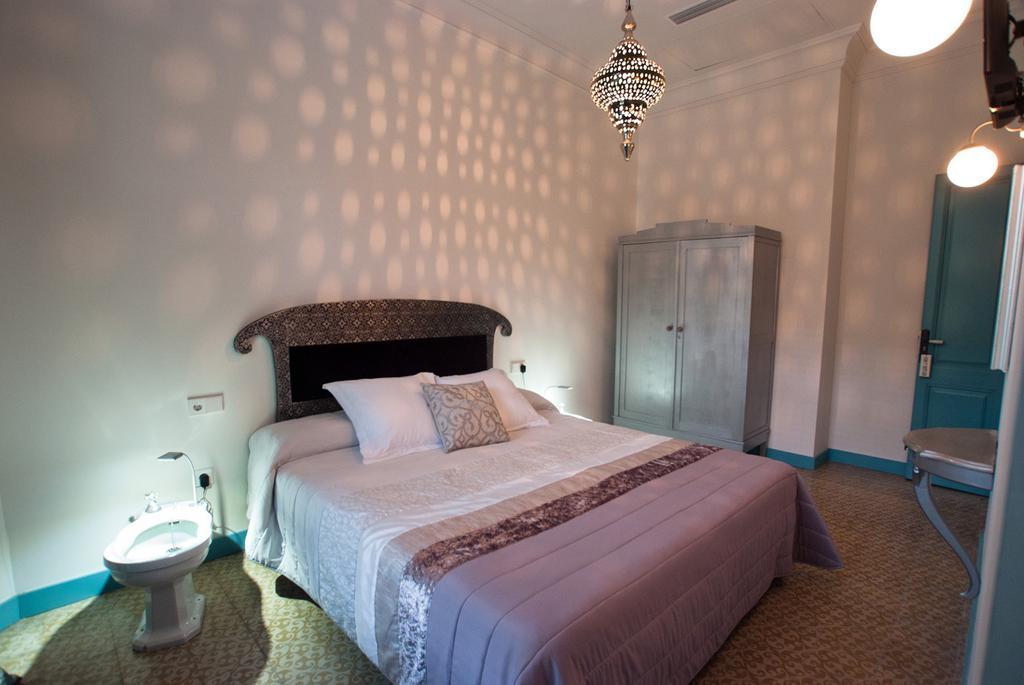 Hotel Hostal Chic 산펠리우데기솔스 객실 사진