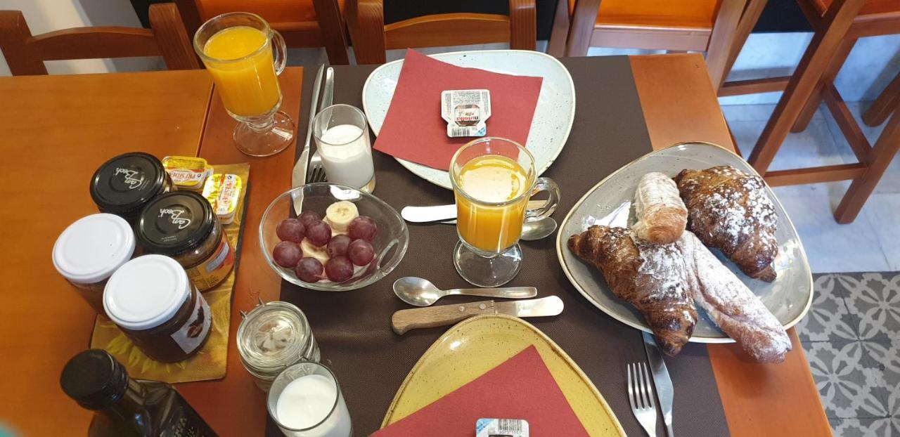 Hotel Hostal Chic 산펠리우데기솔스 외부 사진